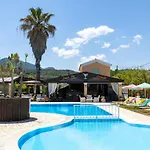 Amorossa With Garden View & Shared Pool By Konnect, Corfu アパート
