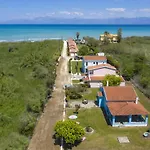 Amorossa With Garden View & Shared Pool By Konnect, Corfu アパート ロダ