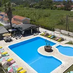 Amorossa With Garden View & Shared Pool By Konnect, Corfu アパート ロダ