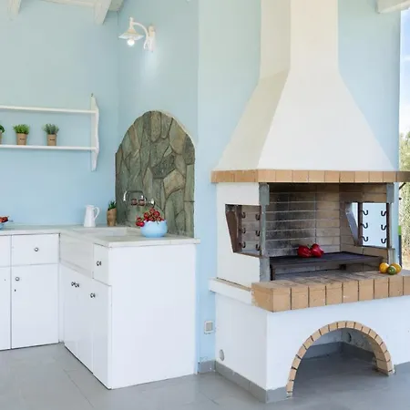 Amorossa With Garden View & Shared Pool By Konnect, Corfu *