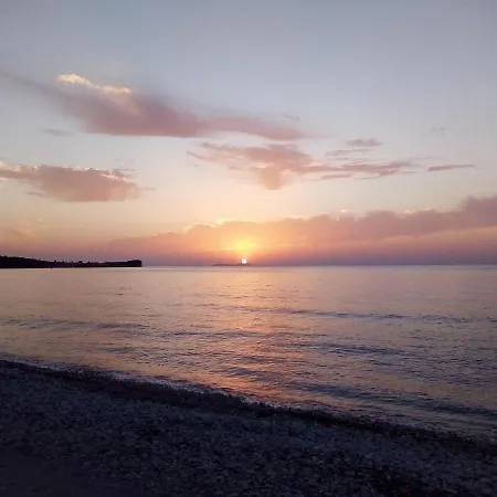 Amorossa With Garden View & Shared Pool By Konnect, Corfu