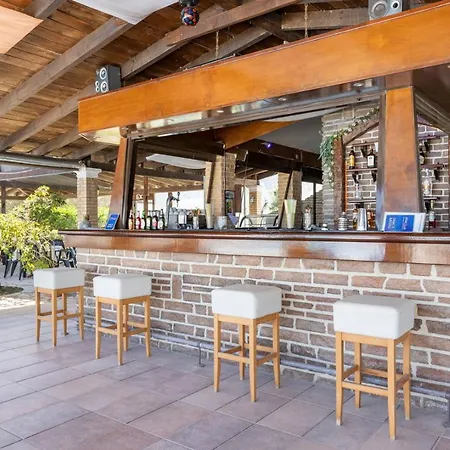 Amorossa With Garden View & Shared Pool By Konnect, Corfu